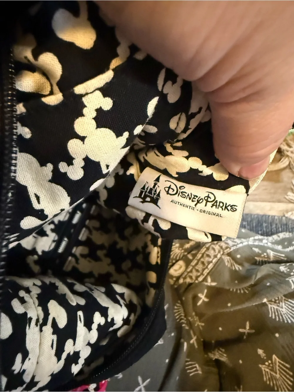 Vera Bradley Disneyland exclusive Mickey Mouse Quilted Black hobo - Black